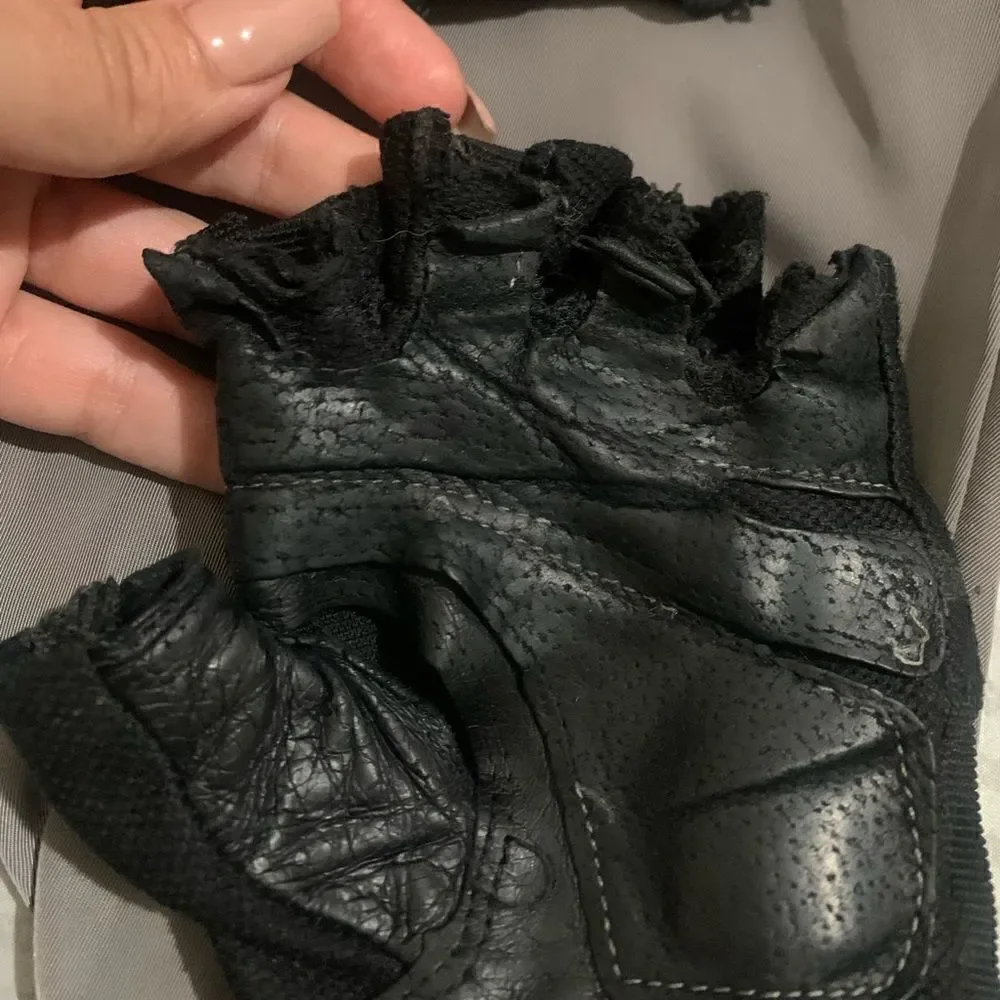 Harbinger lifting gloves torn up womens size S/M